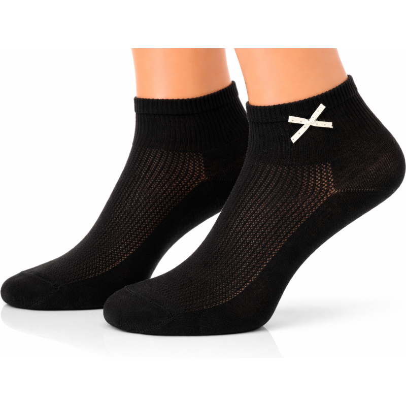 Czarne skarpety damskie Aura.Via krótkie z kokardką bawełna