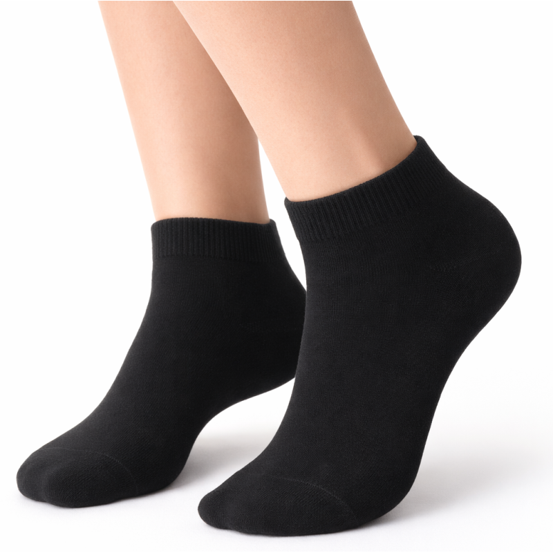 Czarne skarpety damskie Aura.Via krótkie bawełniane gładkie