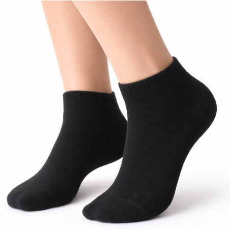 Czarne skarpety damskie Aura.Via krótkie bawełniane gładkie