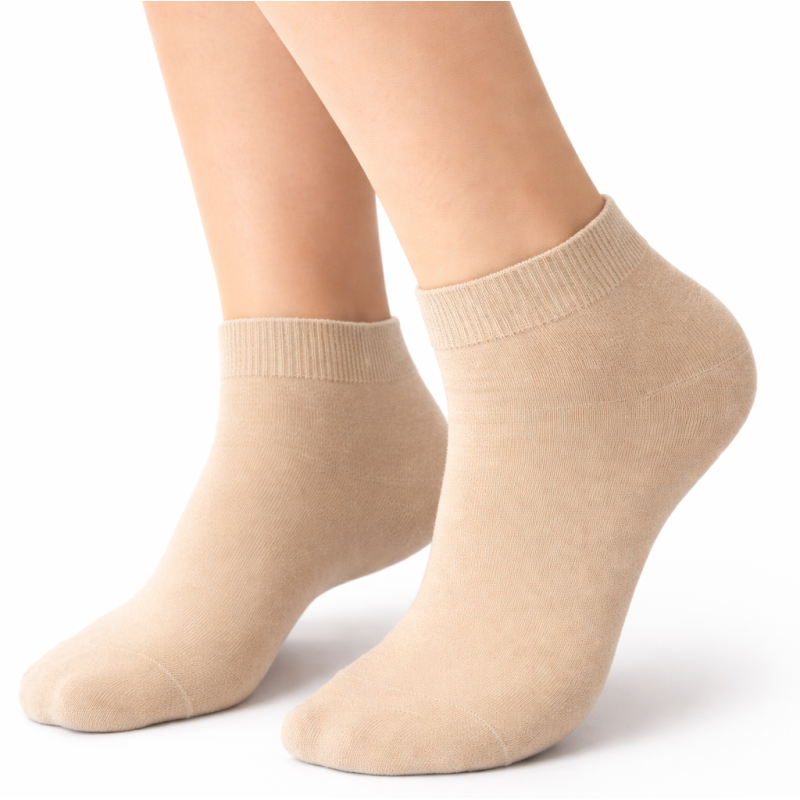 Beżowe skarpety damskie Aura.Via krótkie bawełniane gładkie